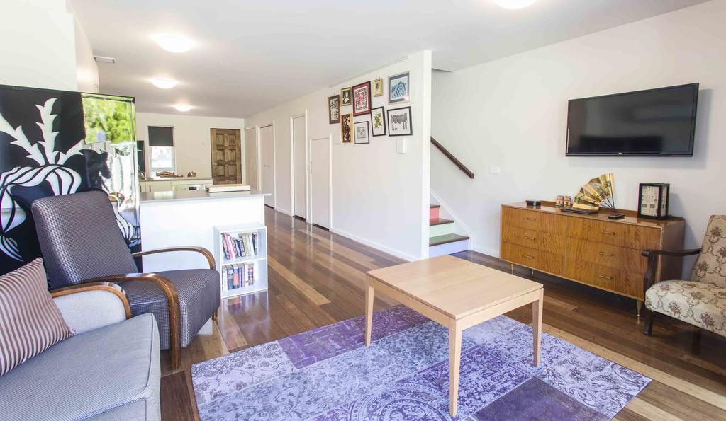 One Of A Kind Apartments Canberra Room photo